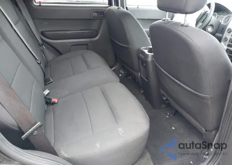 2008 Ford Escape Xlt z USA, uszkodzony, nr VIN 1FMCU931X8KE30480